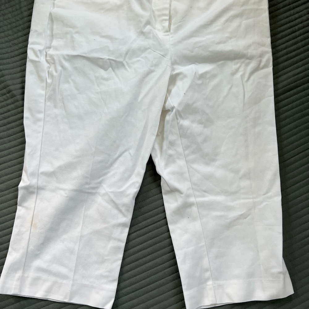APT.9 White Women Slacks Short
